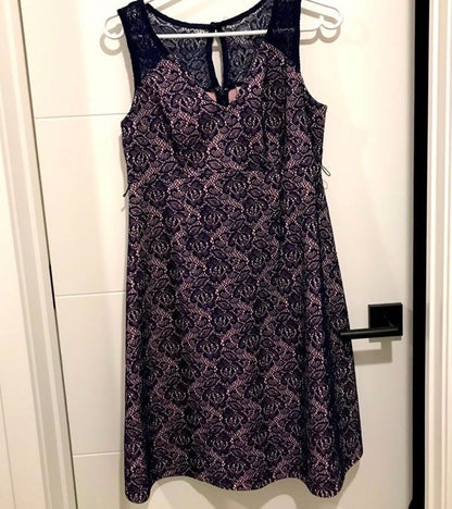 Blue lace, pink underlay, Maternity dress Small, Maternity S (4-6)