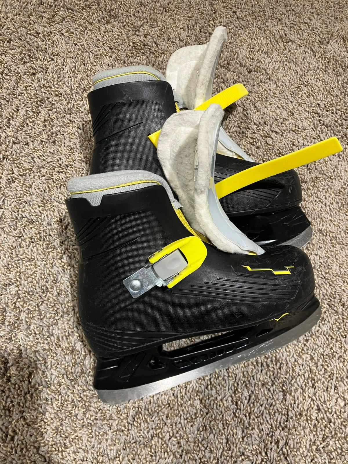 Skates , Shoes 12.5 (Kids:4-8yr)