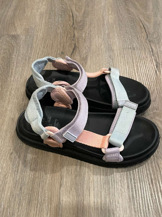 Gap Sandals Size 1-2, Shoes 1 (Kids:4-8yr)
