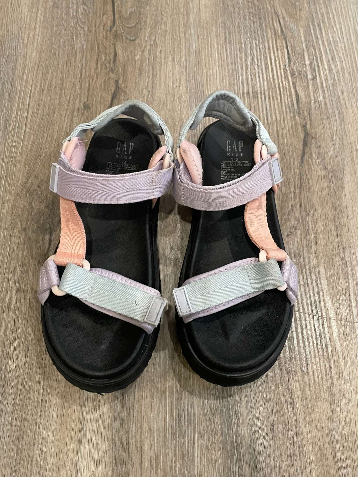 Gap Sandals Size 1-2, Shoes 1 (Kids:4-8yr)