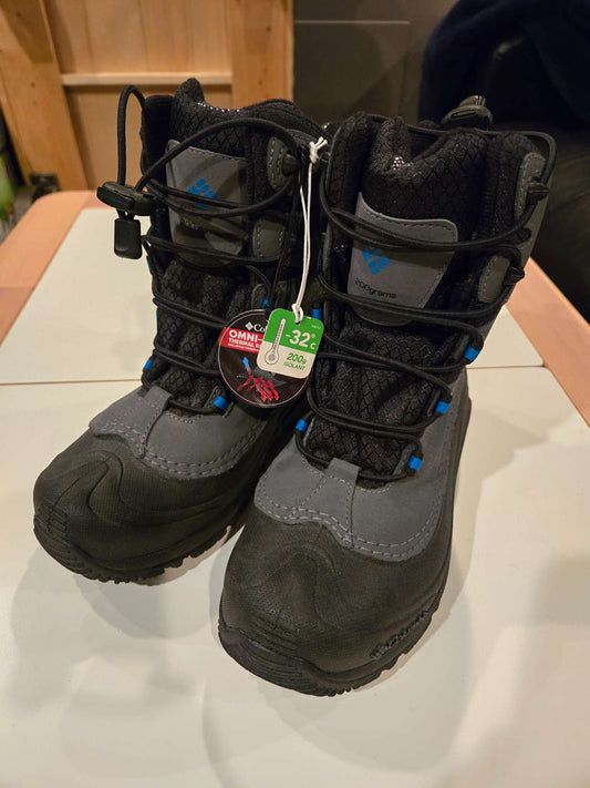 Columbia BNWT Size 3 Winter Boots, Shoes 3 (Kids:4-8yr)
