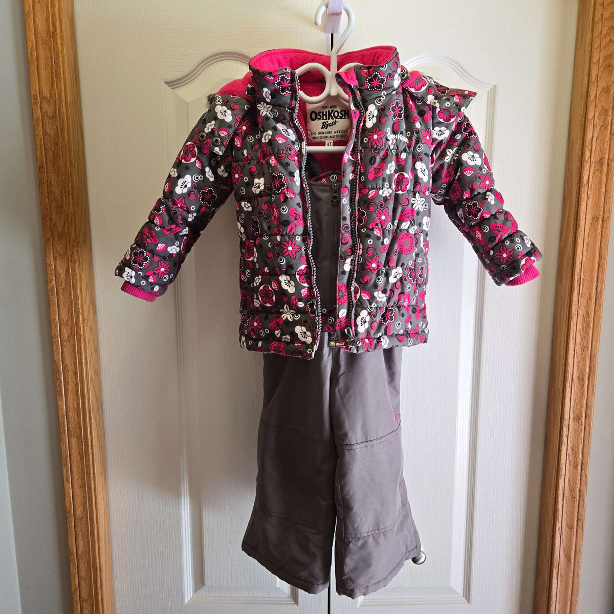 OshKosh Snowsuit 3T - Snowpants have wear on the cuff - Pls Check Photos!, Kids 3T