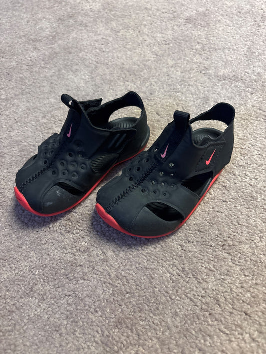 Toddler girls Nike sunray sandals size 6c, Shoes 6 (Walkers:12-24 mth)