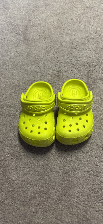 Crocs size 6c, Shoes 6 (Walkers:12-24 mth)