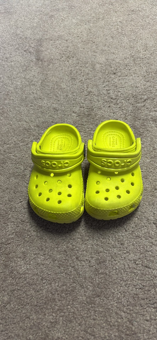 Crocs size 6c, Shoes 6 (Walkers:12-24 mth)