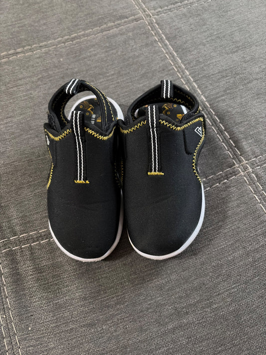 Ripzone sandals size 8c , Shoes 8 (Toddler:2-4yr)