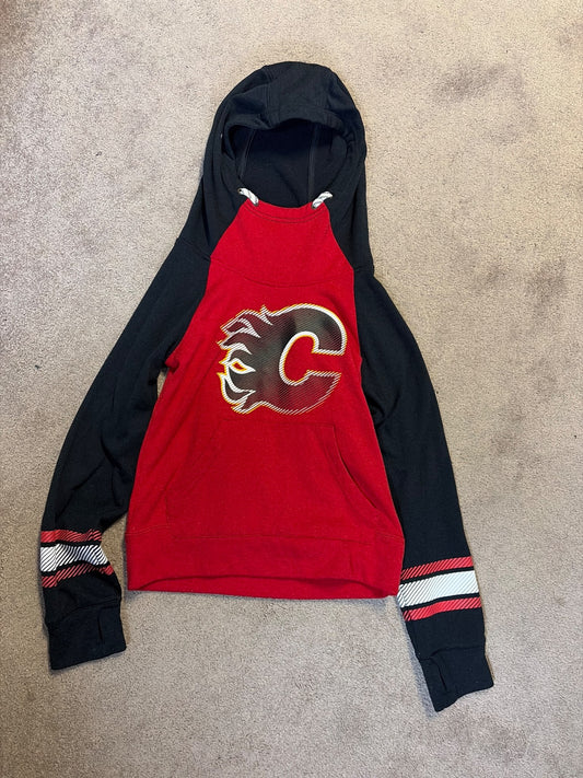 Calgary flames hoodie size 7, Kids 7