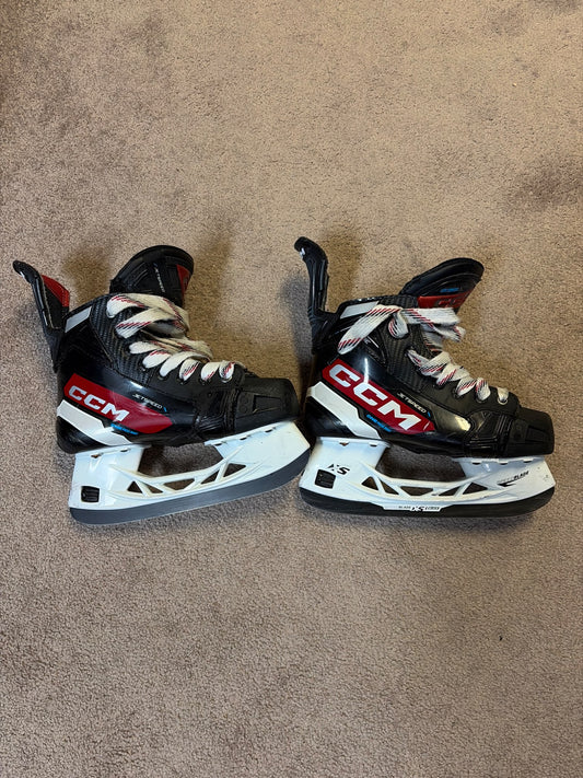 CCM skates size 2.5 youth