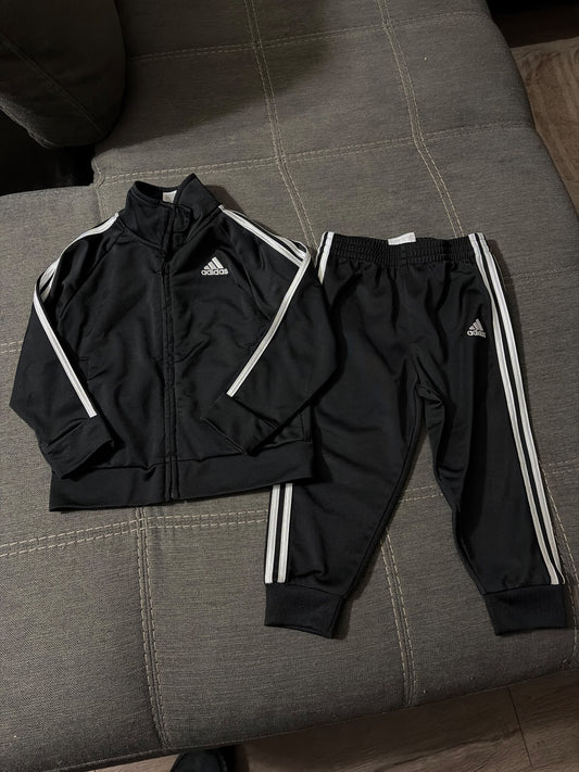 Adidas tracksuit size 24m, Kids 2T