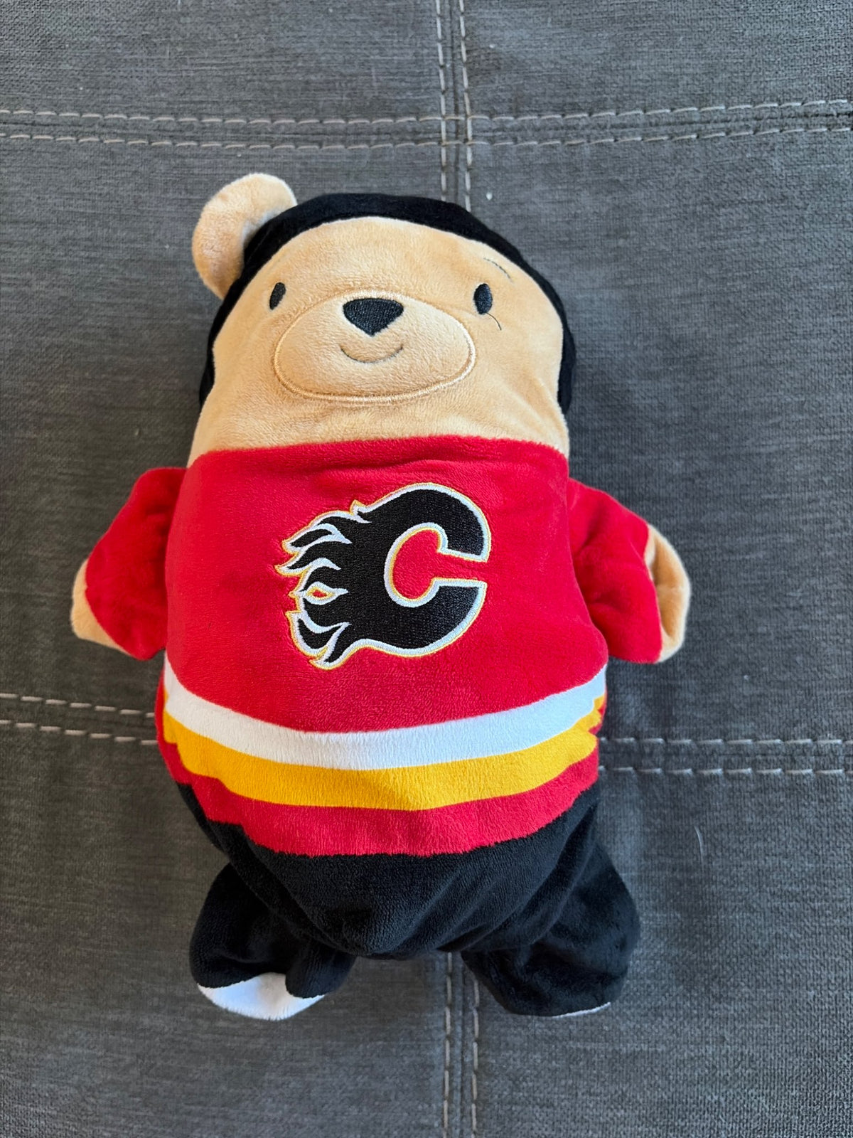 Calgary flames zip up - folds into bear size 6-7, Kids 6/6X