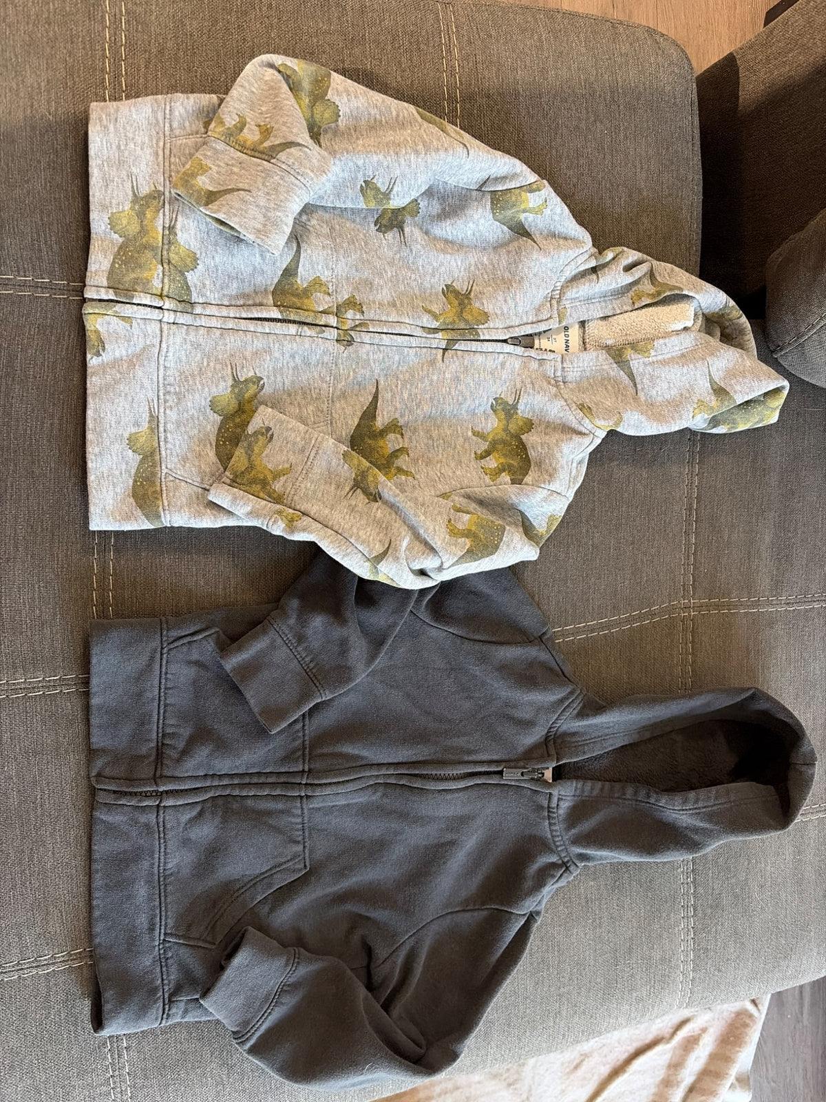 Old navy zip up hoodies size 3t, Kids 3T
