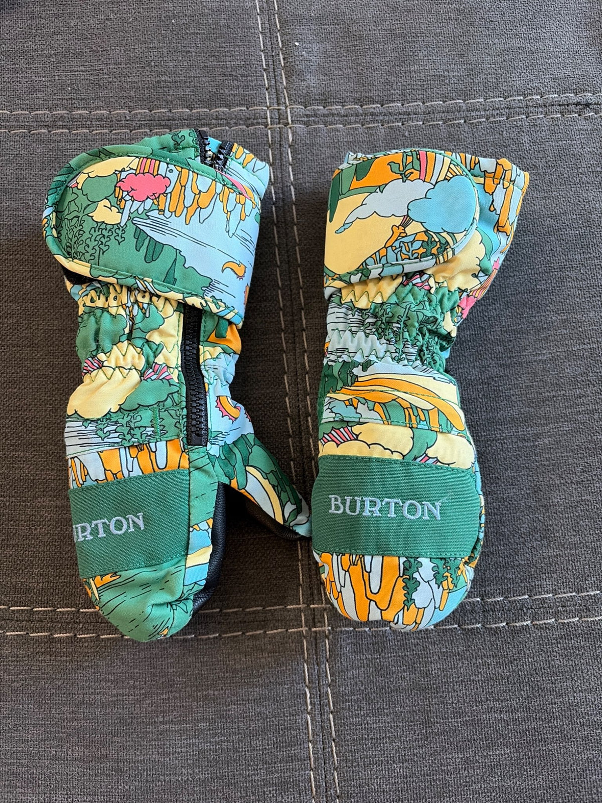 Boys Burton gloves size 3t, Kids 3T