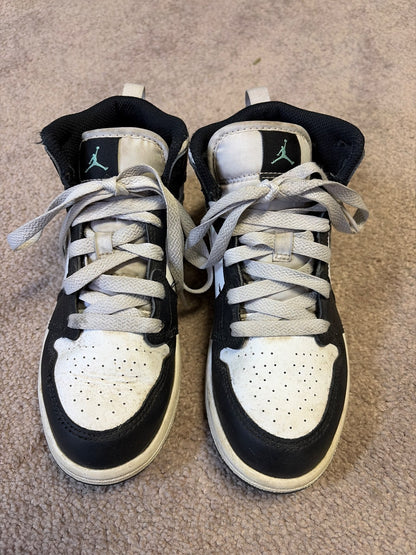Girls Nike Air Jordan size 13.5 , Shoes 13.5 (Kids:4-8yr)