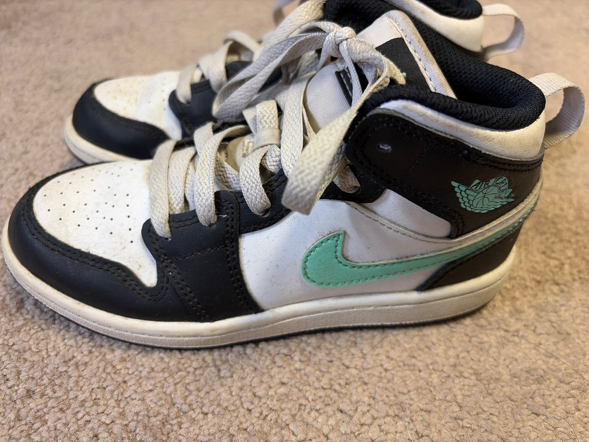 Girls Nike Air Jordan size 13.5 , Shoes 13.5 (Kids:4-8yr)