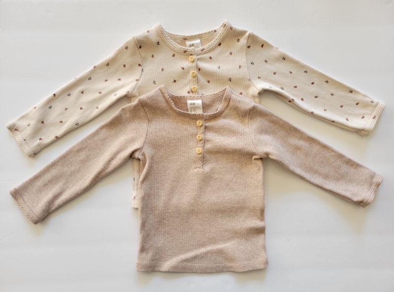 H&M. 2-pack ribbed henley, 6-9 months, like new, Kids 9 Month (6-9M)