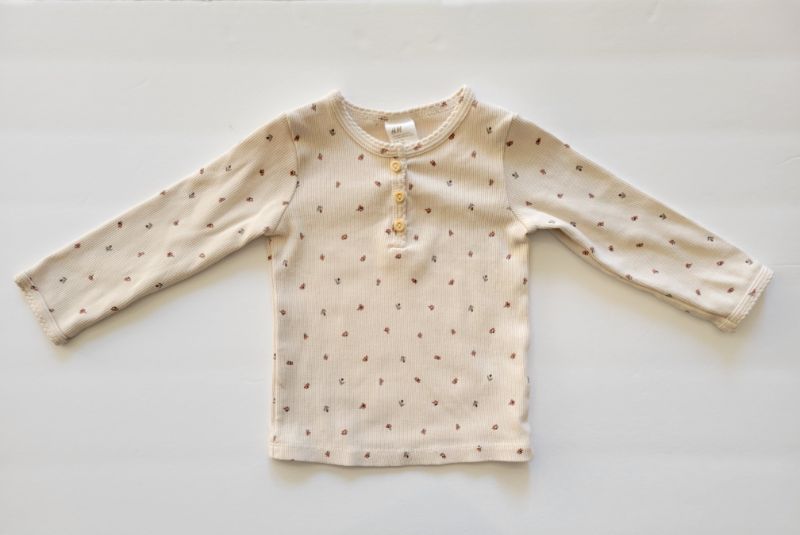 H&M. 2-pack ribbed henley, 6-9 months, like new, Kids 9 Month (6-9M)