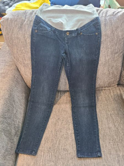 Maternity thyme jeans size small short inseam, Maternity S (4-6)