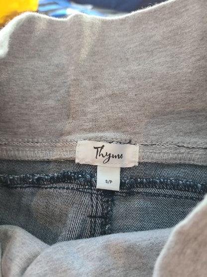 Maternity thyme jeans size small short inseam, Maternity S (4-6)