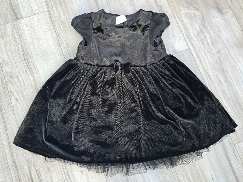 Used H&M black short sleeve velvet dress for girls size 2T, Kids 2T