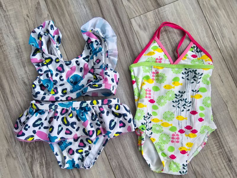 Used 2 sets of baby girls bathing suits size 18 to 24MTHS, Kids 24 Month (18-24M)