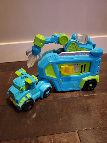 Transforming truck and trailer