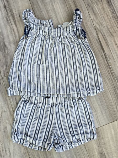 Used 2 piece girls Carter's tank top and shorts size 2T, Kids 2T