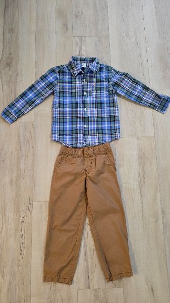 Used 2 piece set outfit for boys size 4T, Kids 4/4T