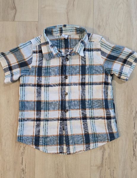 Used 2 sets of boys dress up shirts size 4T, Kids 4/4T