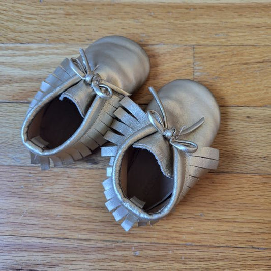 Old Navy Mocs 6-12M, Shoes 3.5 (Baby: 0-12 mth)