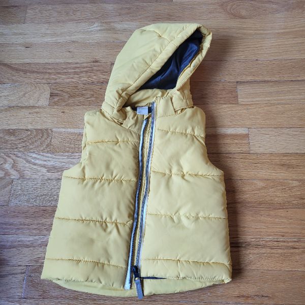 H&M 18-24M Puffer Vest - SEE PICTURES - the first one does not show color accurately, Kids 24 Month (18-24M)