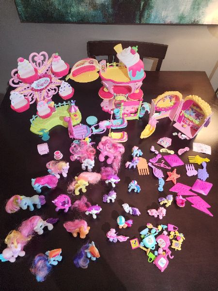 My Little Pony collection with 4 sets, 20+ ponies and accessories!