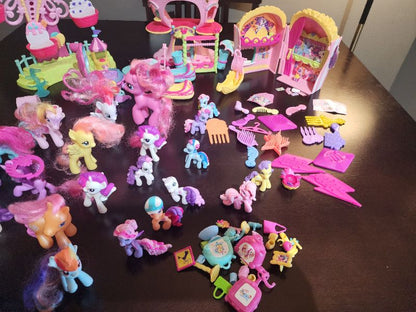 My Little Pony collection with 4 sets, 20+ ponies and accessories!