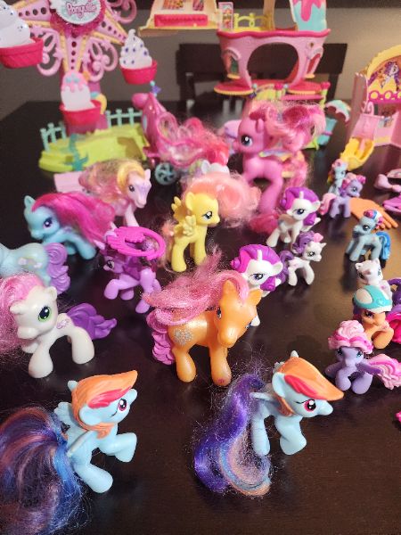 My Little Pony collection with 4 sets, 20+ ponies and accessories!
