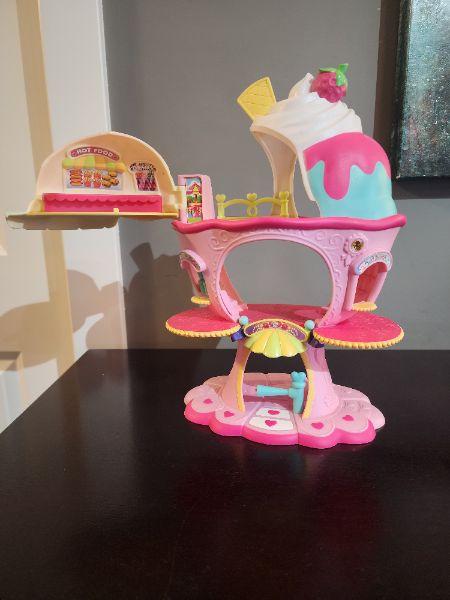 My Little Pony collection with 4 sets, 20+ ponies and accessories!