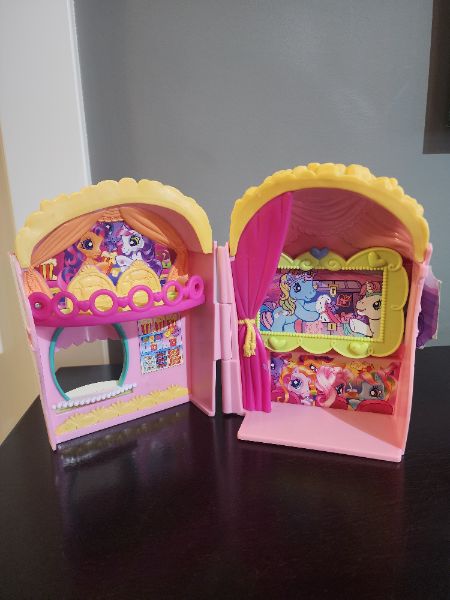 My Little Pony collection with 4 sets, 20+ ponies and accessories!