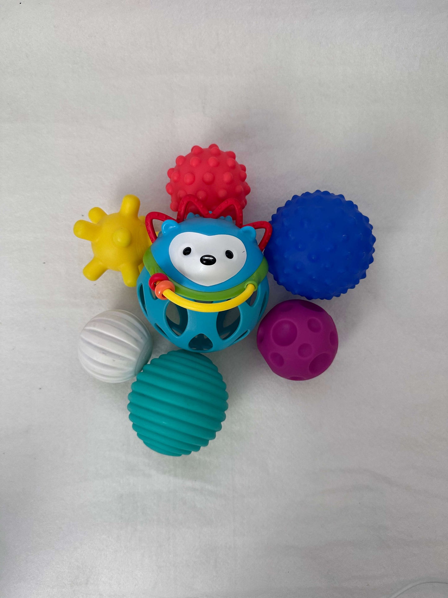 Skiphop hedgehog shaker and texture balls