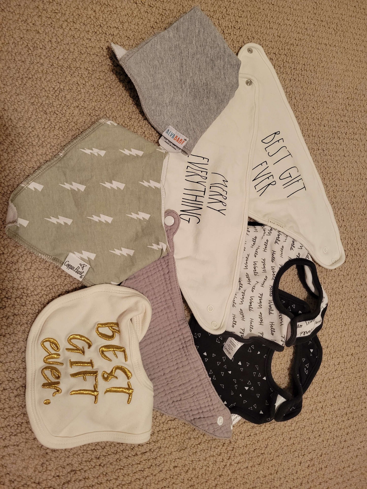 Gender neutral bibs