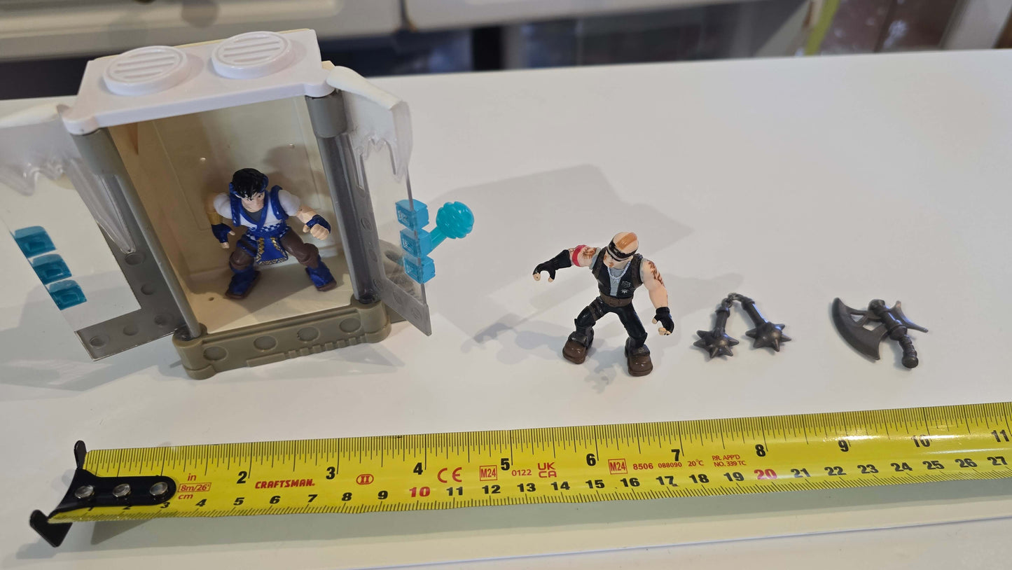 Batman Castle with 3 figurines and motorcycle + extra freeze machine and figurine