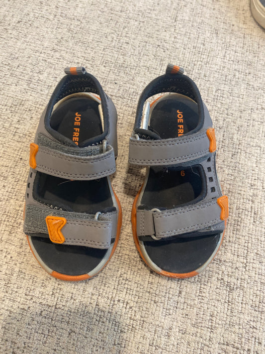 Joe Fresh Size 6 sandals , Shoes 6 (Walkers:12-24 mth)