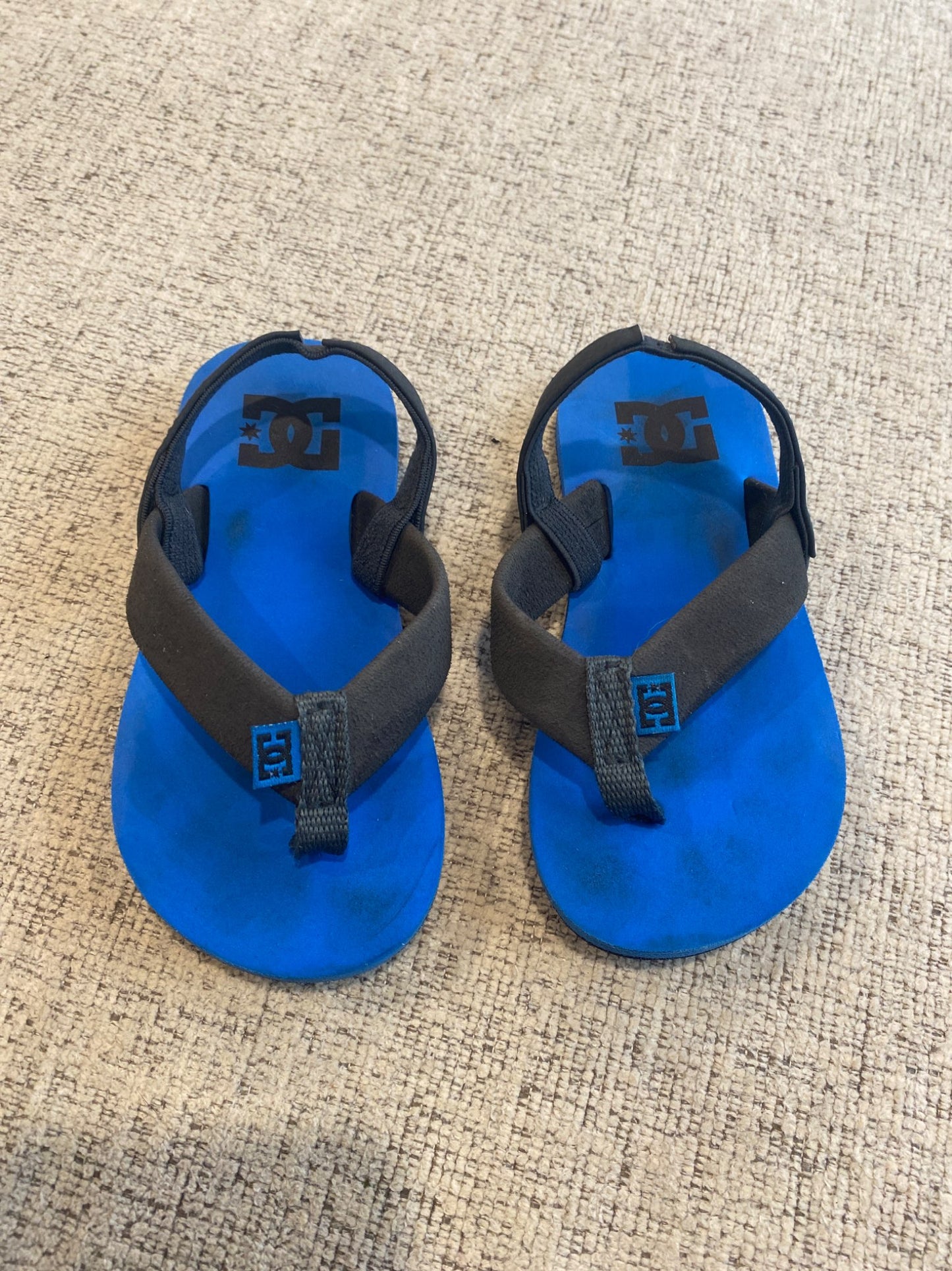 DC toddler flip flops. Size 6, Shoes 6 (Walkers:12-24 mth)