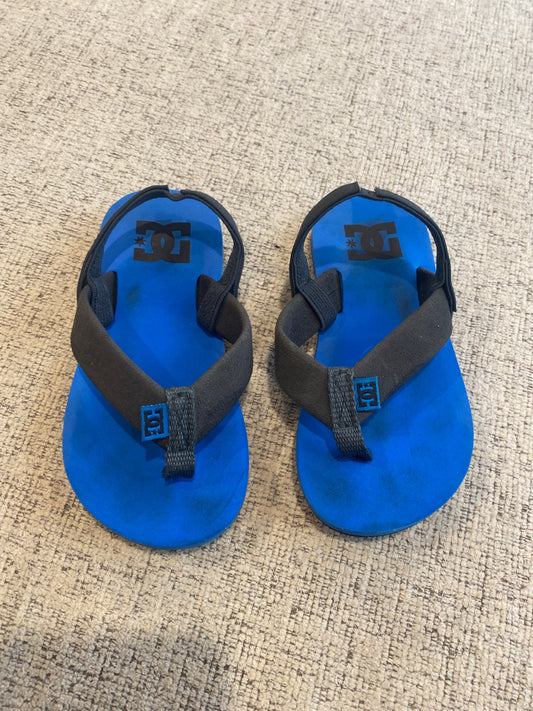 DC toddler flip flops. Size 6, Shoes 6 (Walkers:12-24 mth)