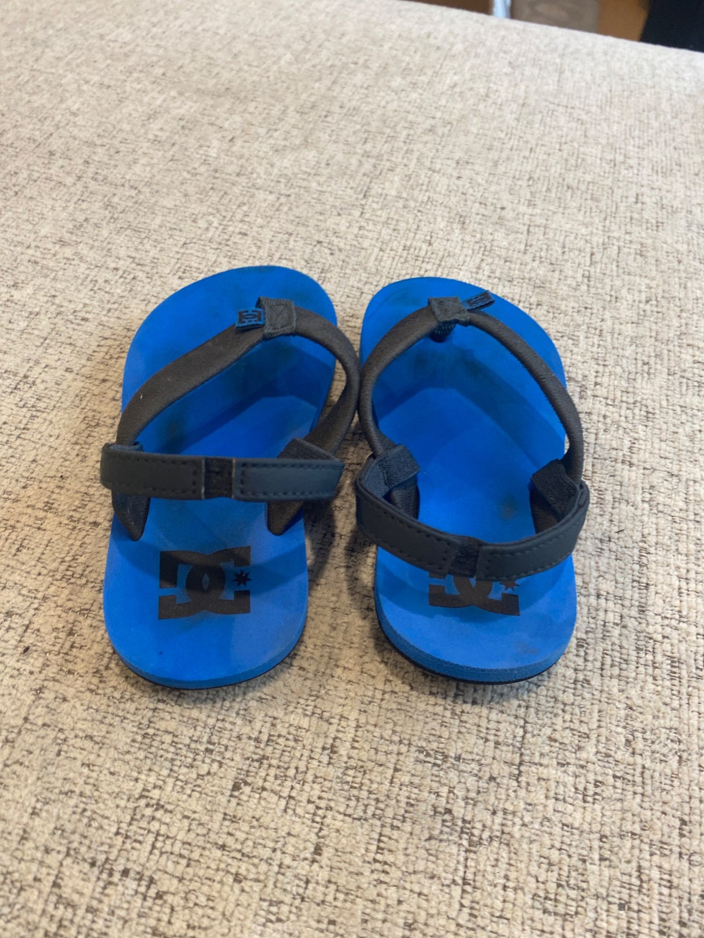 DC toddler flip flops. Size 6, Shoes 6 (Walkers:12-24 mth)