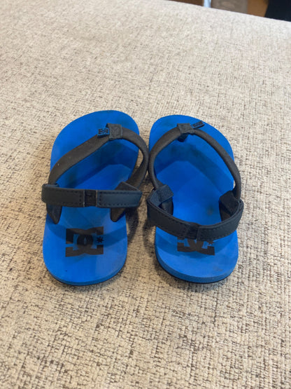 DC toddler flip flops. Size 6, Shoes 6 (Walkers:12-24 mth)