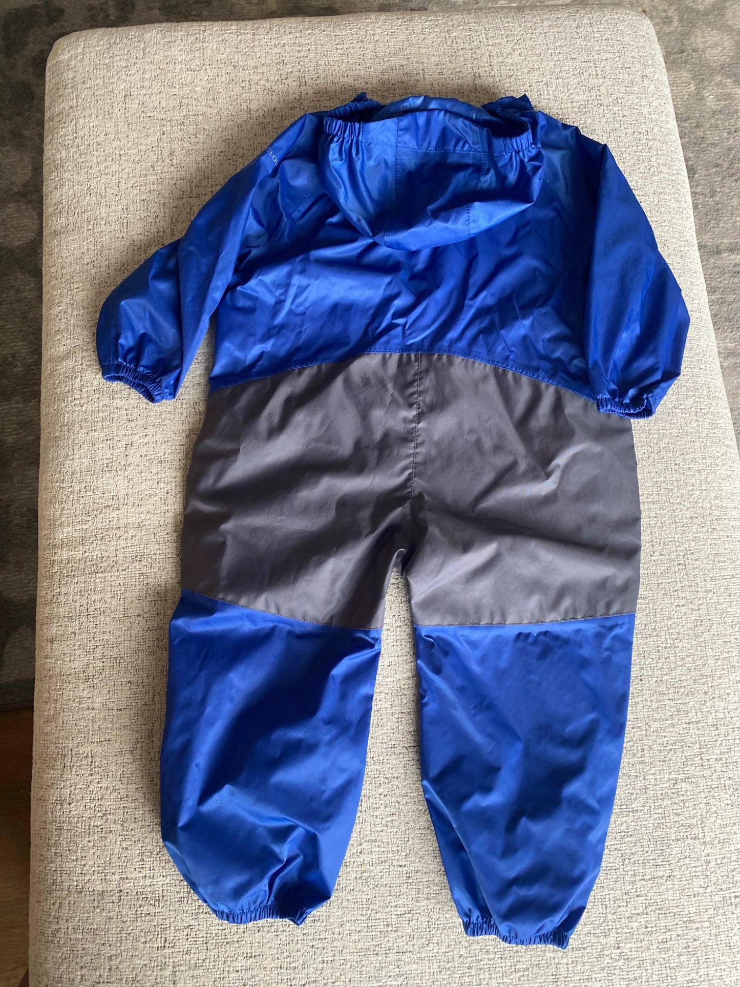 one piece rain suit with hood. Size 2T, Kids 2T