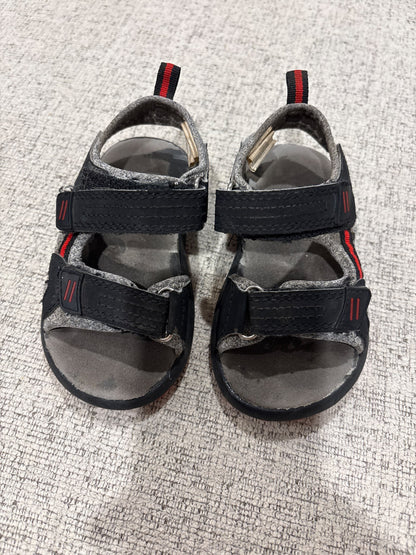 George Sandles size 7, Shoes 7 (Walkers:12-24 mth)