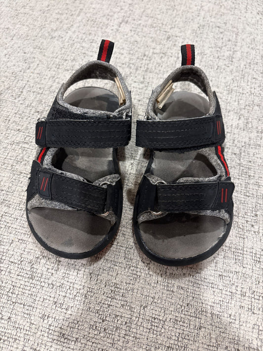 George Sandles size 7, Shoes 7 (Walkers:12-24 mth)