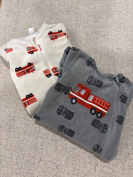 Set of 2 zip up fleece footed pajamas size 4T, Kids 4/4T