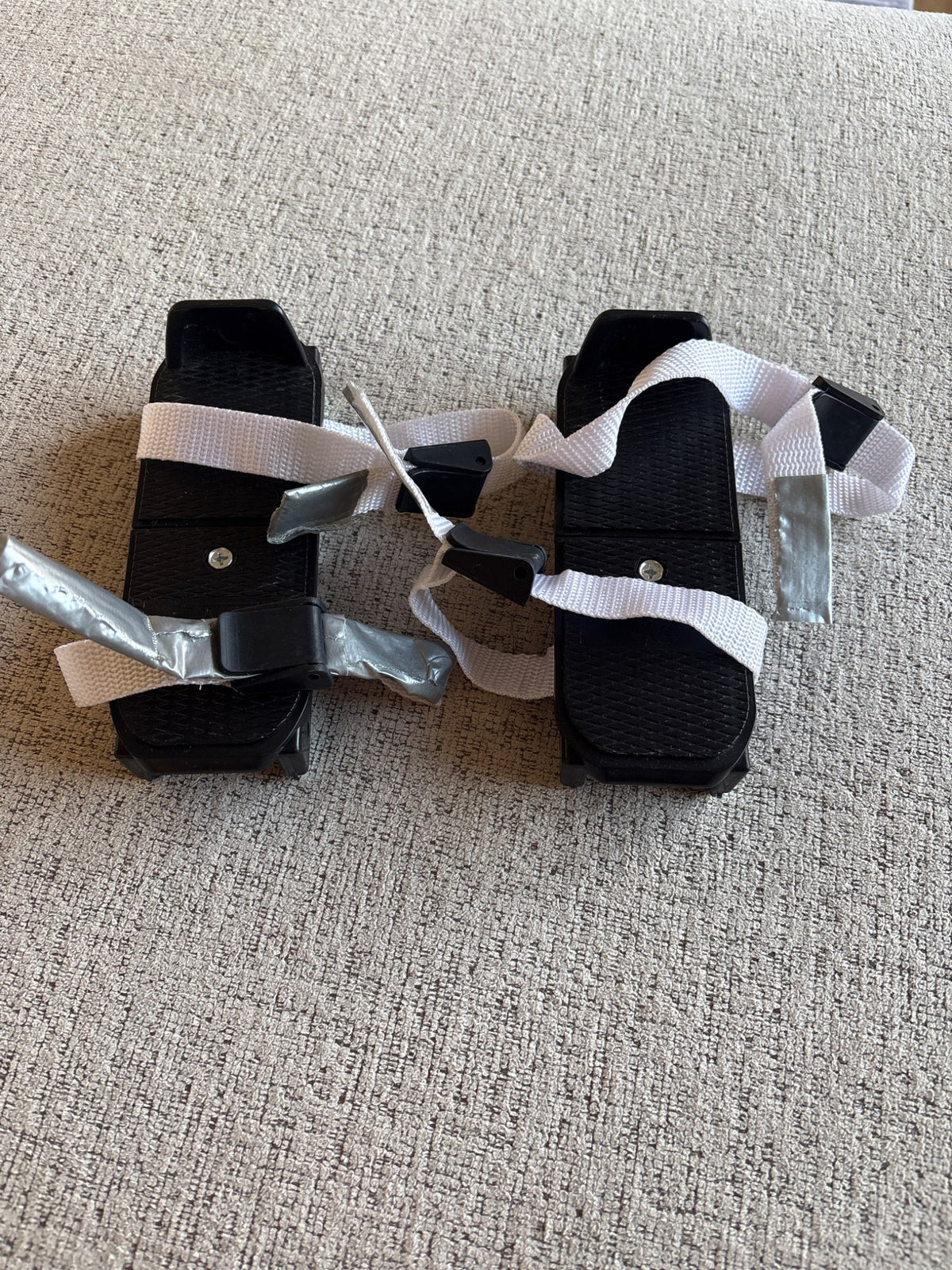 Strap on skates , Shoes 9 (Toddler:2-4yr)