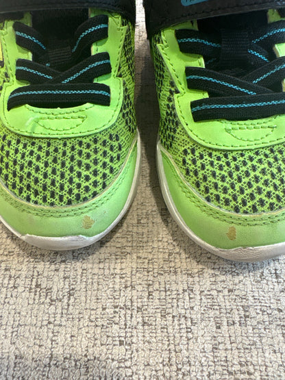 Skechers light up sneakers size 9, Shoes 9 (Toddler:2-4yr)