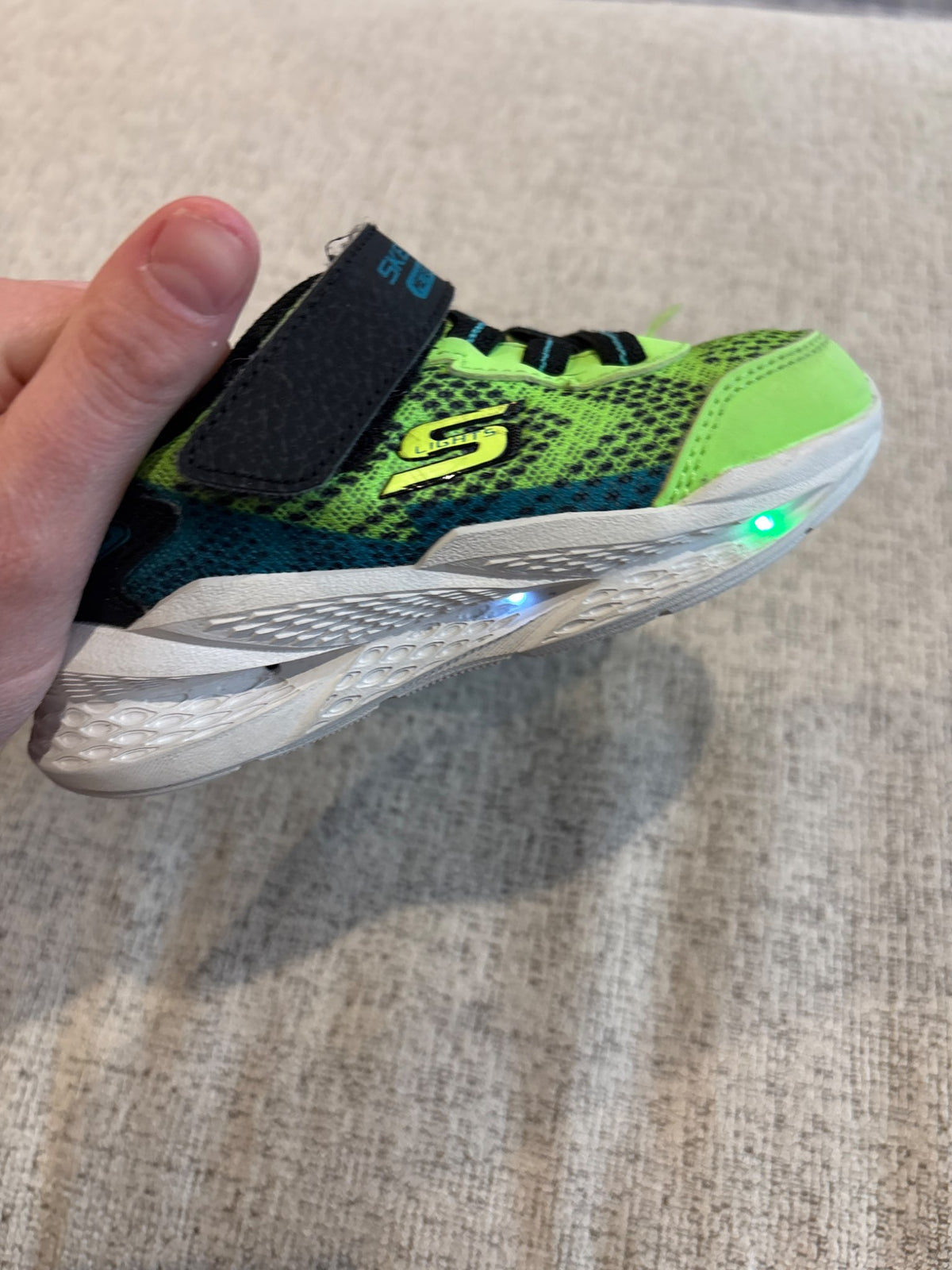 Skechers light up sneakers size 9, Shoes 9 (Toddler:2-4yr)